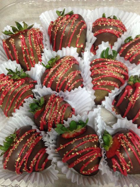 49er Theme Party, 49er Desserts, 49ers Chocolate Covered Strawberries, 49ers Strawberries, 49ers Food Ideas, 49ers Desserts, 49ers Party, Superbowl Desserts, Team Theme