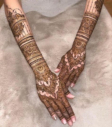 Indian Henna Designs Back Hand, Half Saree Mehendi Designs, Indian Wedding Henna Designs, Arabic Wedding Henna Designs, Arabic Henna Designs Bridal, Modern Bridal Mehendi Designs, Full Hand Henna Designs Bridal Mehndi, Bride Henna Designs Bridal Mehndi, Henna Designs Wedding Brides