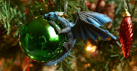 Dragons Protecting Baubles Like Their Own Eggs Is What Your Christmas Tree Needs This Year | Bored Panda Tree Dragon, Christmas Dragon, Holiday Snowflakes, Clay Dragon, Dragon Egg, Dragon Jewelry, Christmas Tree Themes, A Dragon, Egg Decorating