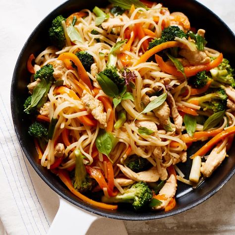 Turkey-basil stir-fry with rice noodles | Recipes | WW USA Low Calorie Stir Fry, Rice Noodles Recipes, Turkey Stir Fry, Protein Diet Recipes, Rice Noodle Recipes, Rice Noodles Stir Fry, Noodles Recipes, Stir Fry Noodles, Vermicelli Noodles