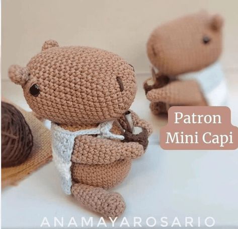 Aprende a tejer un adorable amigurumi de un carpincho capibara con una bandera argentina y un mate. Este patrón gratuito paso a paso te enseñará cómo hacerlo utilizando hilo de algodón en diferentes colores. Perfecto para regalar o decorar tu hogar con un toque de encanto argentino. Diviértete tejiendo con este proyecto de crochet. Hello Kitty Amigurumi, Bts Fanart, Kirby, Crochet Amigurumi, Hello Kitty, Amigurumi, Baby Shower, Kitty, Sewing