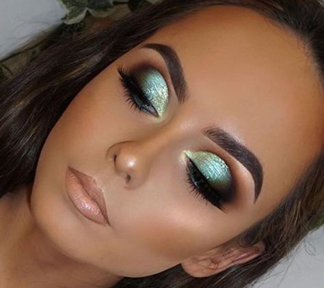 Cool Toned Makeup Looks, Cool Toned Makeup, Green Eyeshadow Looks, Mint Eyeshadow, Mint Makeup, Blue Makeup Looks, Formal Makeup, Green Makeup, Eye Makeup Designs