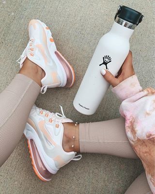 Pilates Wardrobe, Workout Girly, Daglig Motivation, Workout Photography, Kangoo Jumps, Dance Pics, Workout Sneakers, Healthy Starbucks, Cella Jane