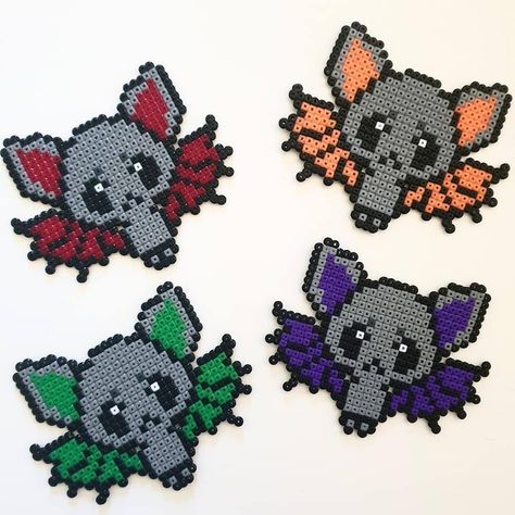 Plague Doctor Perler Beads, Halloween Perler Patterns, Halloween Perler Bead Patterns Easy, Shrek Perler Beads, Disney Perler Bead Patterns, Halloween Hama Beads, Horror Perler, Halloween Perler Beads, Halloween Perler