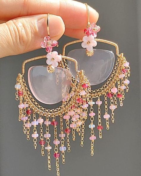 Siyan.Chow-Handmadejewelry on Instagram: "Look at these scattered pink petals! 🌸🌺🌸🌺🌸I really want to brew them into peach blossom wine, 🍶make me feel slightly drunk, and turn their pink into blusher on my face.😚 Happy Sunday everyone! 🌈This is a pair of pink rose quartz with a very unique shape. I matched them with Ethiopian opal, red spinel, and Ukrainian handmade lampwork flowers. All metal parts are14k gold-filled, which will not cause skin discomfort. The total length of the earrings Red Spinel, Happy Sunday Everyone, Pink Rose Quartz, Peach Blossom, Handmade Jewelry Tutorials, Pink Petals, Instagram Look, Fancy Jewellery, Jewelry Model