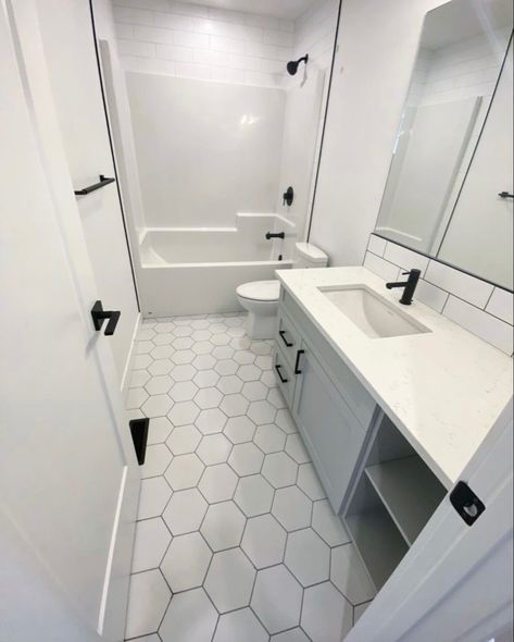 Hexagon Black And White Tile, White Hexagon Tile Black Grout, White Hexagon Tile Bathroom Floor, White Hexagon Tile Floor, White Tile Bathroom Floor, Beach House Bathroom Ideas, Light Grey Backsplash, White Tiles Black Grout, White Hexagon Tile Bathroom