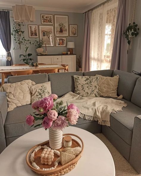 Girly Living Room, Future Apartment Decor, Apartment Decor Inspiration, Dream House Interior, Apartment Inspiration, Living Room Inspo, Dream House Decor, Apartment Interior, Apartment Living Room