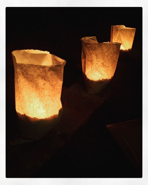 Party path lighting with tealights in paper bags half filled with sand. Dreamy. Paper Bag Candles, Listening Lounge, Paper Bag Lanterns, Paper Bag Flowers, Halloween Disco, Path Lighting, Wedding Fairytale, Battery Tea Lights, Sand Candles