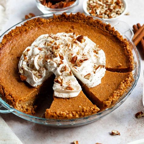 Pumpkin Pie With Graham Cracker Crust Squash Pie Recipes, Pie With Graham Cracker Crust, Oven Roasted Butternut Squash, Butternut Squash Pie, Pumpkin Pie From Scratch, Squash Pie, Creamy Pie, Graham Cracker Crust Pie, Easy Pumpkin Pie