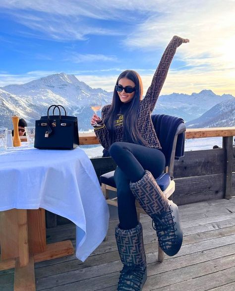 Success Vision Board, Fendi Outfits, Birkin Purse, Winter Ski Fashion, Womans Outfit, Aesthetic Success, Winter Outfit Aesthetic, Ski Trip Outfit, Vacation Winter