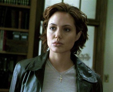 Angelina Jolie Bone Collector, Angelina Jolie Short Hair, The Bone Collector, Bone Collector, Gone Girl, Hair Inspo Color, Hairstyles Haircuts, Angelina Jolie, Hairstyle Ideas