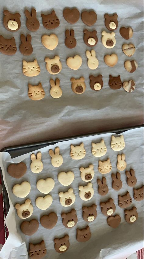 Cute Shortbread Cookies, Cookies Cute, Cookies Design, Cute Sugar Cookies Designs, Kawaii Cooking, Cute Baking, Tiny Food, Bakery Cafe, Baked Pumpkin