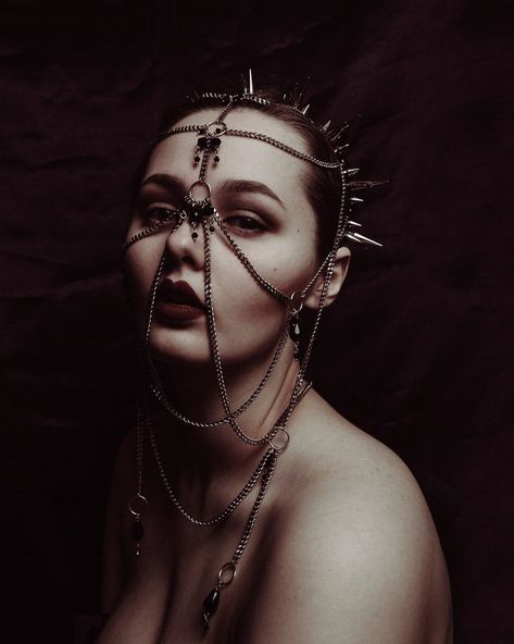 The Countess Spike Wreath Headdress Chained Face Harness - Etsy Face Harness, Dark Beauty Fashion, Dark Beauty Photography, Lil Black Dress, The Countess, Face Jewellery, Costume Hats, Dark Beauty, Red Glass