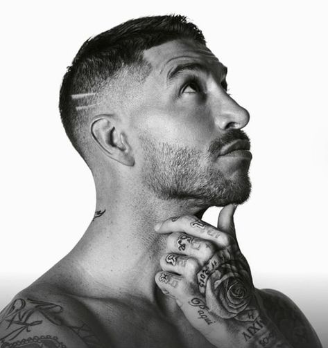 Soccer Player Hairstyles, Sergio Ramos Hairstyle, Ramos Haircut, Soccer Artwork, Haircuts Trending, High And Tight Haircut, Face Male, Short Spiky Haircuts, Men's Haircuts