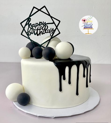 White Cake Black Drip, White Cake With Black Drip, White Cake Design For Men, Simple Cake Designs Birthday For Men, White Cake For Men, Black And White Drip Cake, Black And White Cake Aesthetic, 21st Birthday Cakes For Men, Simple Cake Designs For Boys