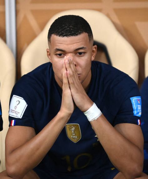 Football Team Pictures, Mbappe France, Ugly Photos, French Football Players, France Team, World Cup Qatar, Team Pictures, Qatar 2022, National Football Teams