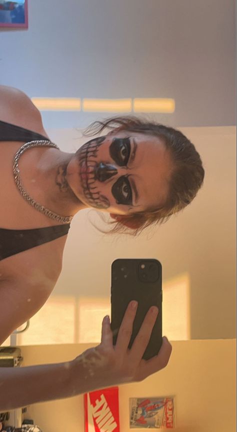 Skeleton Makeup Tate Langdon, Skelton Outfits Halloween, Skeleton Makeup Scary, Skeleton Makeup Tate, Skeleton Custome Halloween, Tate Makeup American Horror Story, Tate Skeleton Makeup, Tate Langdon Makeup Easy, Skeleton Halloween Costume Women