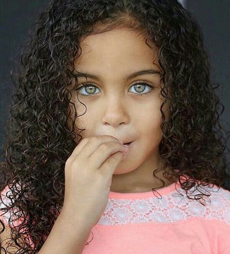 Daughter Hairstyles, Cute Mixed Babies, Girls Natural Hairstyles, Cool Makeup Looks, Mixed Kids, Favorite Hairstyles, Instagram Model, Pretty Eyes, Curly Girl