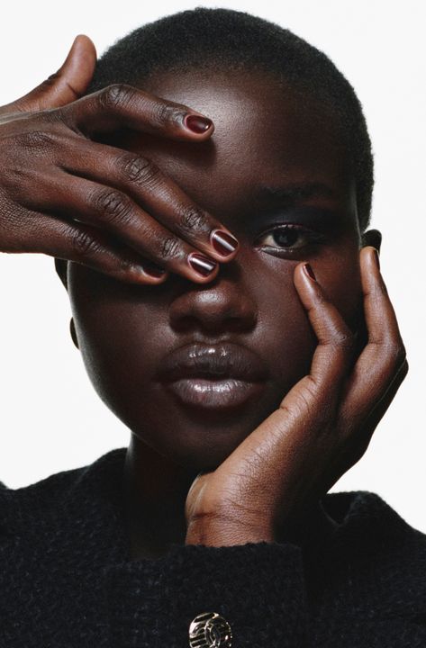 Perfect Pair: Eye Makeup & Nail Colour – CHANEL Beauty | CHANEL Truth Photography, Beauty Lighting, Beauty Campaign, Contour With Eyeshadow, Chanel Nail Polish, Art Photography Portrait, Chanel Store, With Nails, Dark Skin Beauty