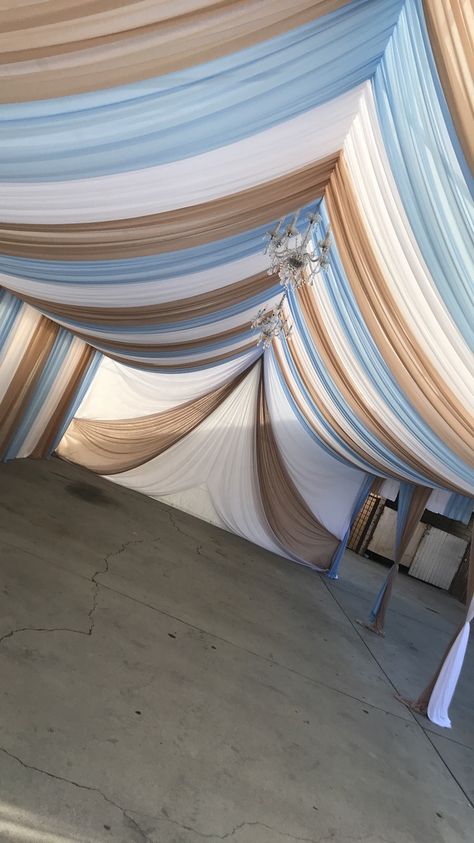 Party Drapery Ideas, Canopy Draping, Canopy Draping Party, Tent Draping, Tent Decorating Ideas Wedding, Wedding Drapery Ideas, Sunroom Ceiling Ideas, Tent With Draping, Wedding Tent Drapery