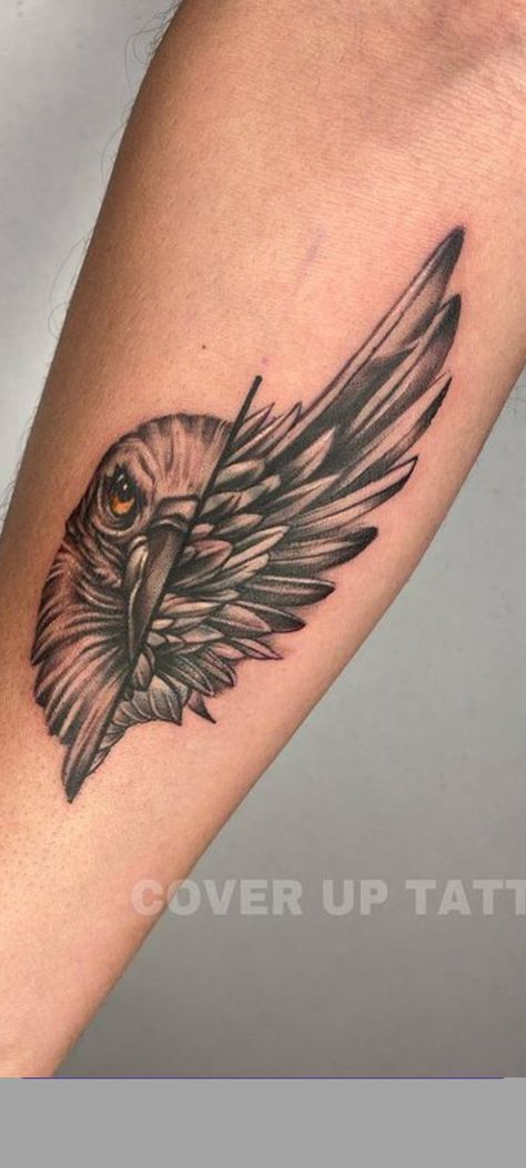 Eagle Feather Tattoo Design, Miracle Tattoo, Feather Tattoo For Men, Eagle Head Tattoo, Tattoo Design For Hand, Coverup Tattoo, Lioness Tattoo, Head Tattoo, Eagle Tattoos