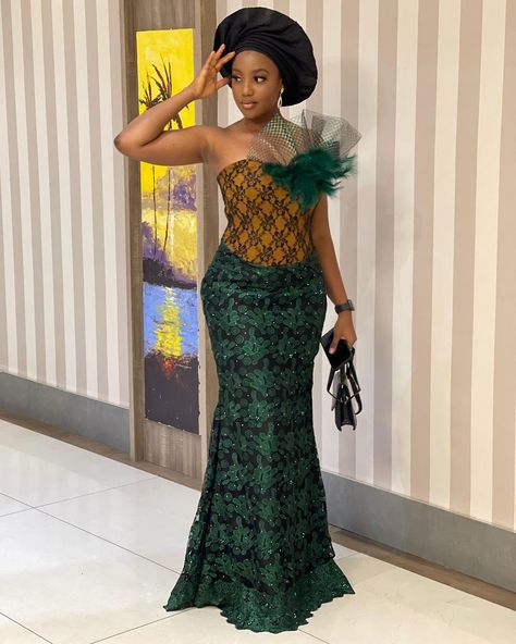 Green Lace Asoebi Styles, Lace Gown Styles For Ladies, Gown Styles For Ladies, Lace Asoebi Styles, Owambe Styles, Lace Styles For Wedding, Nigeria Fashion, Asoebi Style, Nigerian Lace Styles