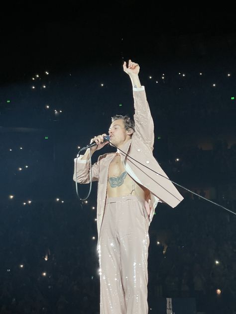 Harry Styles Nashville, Harry Styles Lockscreen, Love On Tour Outfits, Harry Styles Tour, Family Show, Tour Posters, Harry Styles Love On Tour, Appreciation Post, Picture Credit