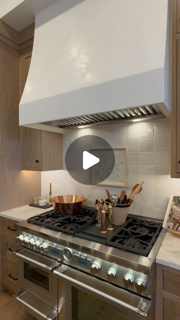 MARIAH KOEHLE | CA/UT REALTOR on Instagram: "Touring this space was a breath of fresh air.

Comment YES below if you could get used to a luxury kitchen like this! 👇🏻

Build: @circleabuilders
Featured: @stgeorgeparadeofhomes
Video: @mariahkhomes
: 
.
.
.
homeorganization #luxuryhometour #socialmediaforrealtors
#saltlakecityutah #sellingslc #sellingsaltlake #utahrealestate #utahrealtor #saltlakecityutahrealestate #saltlakecitylife #saltlakecityrealestate #mariahkhomes #mariahkoehle #organization  #customhome #luxuryhomes  #homesweethome #homedecor #howyouhome #houses #houzz #windows #interiorlighting  #interiorssofinstagram #homeinspiration
#kitchendesign #kitchenorganization #kitchencabinets #kitchenremodel #kitchenisland" A Breath Of Fresh Air, Salt Lake City Utah, Breath Of Fresh Air, Luxury Kitchen, Interior Lighting, Fresh Air, Kitchen Organization, House Tours, Custom Homes