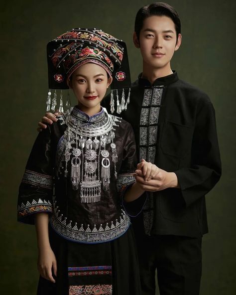 Hmong Fashion Modern, Southeast Asia Traditional Clothes, Hmong Photoshoot, Hmong Modern Clothes, Hmong Clothes Photoshoot, Hmong Culture, Hmong Fashion, Hmong Clothes, Hmong Textiles