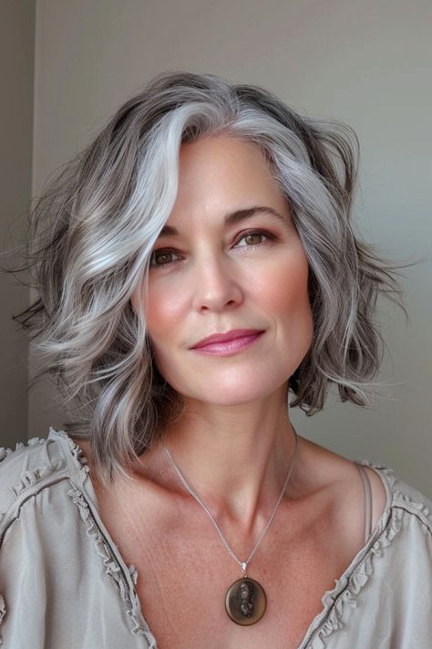 Are you looking for some hairstyle inspiration? Click to see 80+ cute gray bob hairstyles for a more youtful appearance, for more style and elegance! Best Haircut For Grey Hair, Hair Ideas For Gray Hair, Gray Hair Balage, Gray Hair 50 Years Old, Medium Length Hairstyles For Gray Hair, Over 50 Grey Hairstyles For Women, Choppy Grey Hairstyles, Wavy Gray Bob, Hair Styling Ideas For Medium Hair