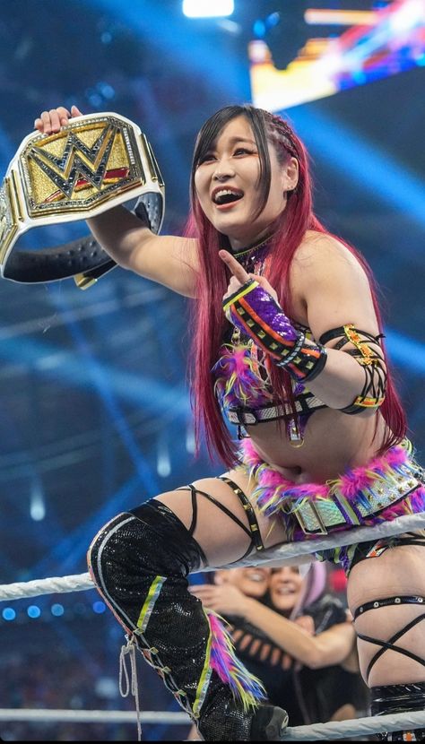 Iyo Sky Wwe, Asuka Wwe, Wwe Women's Championship, Wwe Money In The Bank, Iyo Sky, Hair Salon Names, Wwe Raw Women, Japanese Wrestling, Raw Women's Champion