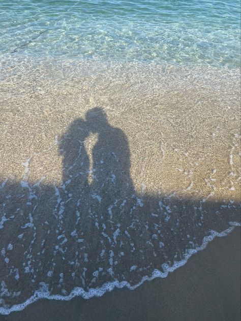 Greek Couple Aesthetic, European Summer Aesthetic Couple, Greece Romance Aesthetic, Greece Couple Aesthetic, Greece With Boyfriend, Couple Holiday Aesthetic, Couples In Greece, Greece Romance, Couple Greece