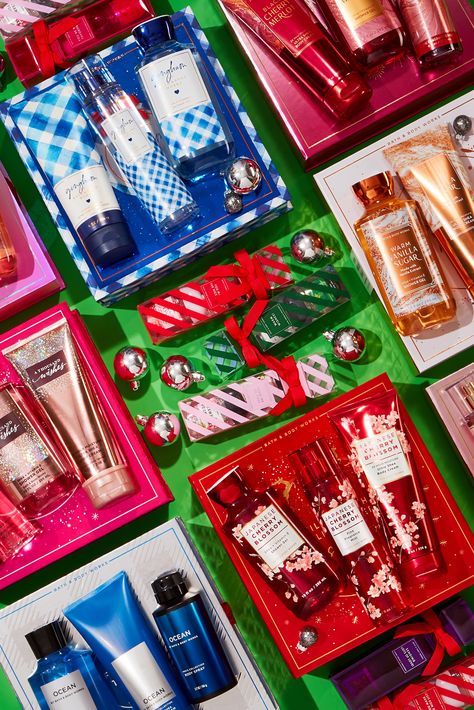 Special Gift sets for your loved ones — already gift wrapped by Bath and Body Works Arabia Holiday crew! Tag someone to give them a hint 😉 #holiday #shopping Limited time offer ⏰ Ends 27 November ⏰ #bathandbodyworksarabia #B3G4F #offers #promotion #deals #bodycare #skincare #scentedcandles #homeessentials #saharacentre #shoppingmall #sharjah #uae White Barn Candle, Bath And Body Work, Bath And Body Products, Masculine Fragrance, Cosmetic Shop, Fresh Fragrances, Soften Skin, Holiday Shopping, Sharjah