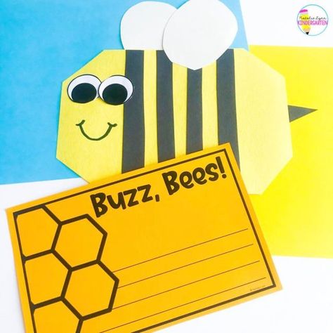 Honey Bee Activities, Bee Poem, Kindergarten Reading Curriculum, Bee Crafts For Kids, Bee Activities, Bee Book, Bee Pictures, Buzzy Bee, Reading Curriculum