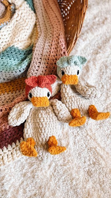 Mod Threads ✿ Kylee on Instagram: "Della the Duck lovey edition is officially available ✨🥹  Ahhh!! I can’t wait to see all of your ducks! Thank you so much for the love on this pattern.   My testers were too good to me ❤️ @thetwistedhooker  @neutral.knots  @crochet.by.cass  @toostitchincute_  @quilly.bean  @bkaycrochet  @goldnspun  @taylor.made.crochet  @daramadethis   Pattern available now on my Etsy 🫶🏼  • • • • • • • • • • • • #crochetduck #crochetpattern #newcrochetpattern #crochetart #crochettesters #happycrocheting #crochettherapy #crochetamigurumi #amigurumipatterns" Della Duck Crochet, Duck Crochet Pattern Free, Crochet Duck Pattern Free, Crochet Duck Lovey, Crocheted Duck, Crochet Mallard Duck, Crochet Duck Pattern, Duck Lovey, Lovey Crochet Pattern