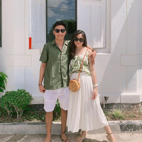 Beach Couple Outfit Ideas, Vietnam Ootd, Matchy Outfit Couple, Thai Celebrity, Prenup Outfit, Bali Outfit, Kerala Trip, Beach Outfit Casual, Prenup Shoot