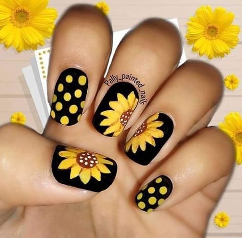 Spring Sunflower Nails, Nail Ideas With Sunflowers, Sunflower Fingernails, Sunflower Inspired Nails, Nail Ideas Sunflowers, Spring Nails Sunflower, Sunflower Nail Art Designs, Sun Flower Nails Design, Black Sunflower Nails