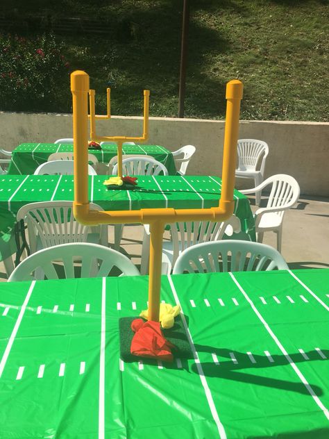 Goal Post Football, Auburn Party, Afl Party, Football Party Centerpieces, Football Dinner, Football Centerpieces, Football Theme Birthday, Football Banquet, Football Party Decorations