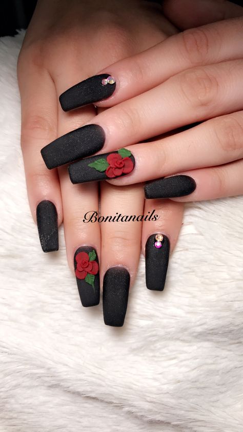 Black Nails With 3d Flowers, Black Nails With Roses, Rose Nails Design, Red Rose Nail Art, Rose Nail Art Designs, Black Matte Nails, Rose Nail Design, Pink Flower Nails, Deco Nails