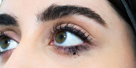 Smudged Mascara, Panda Eyes, Concealer Palette, Best Eyeliner, Dry Skin Patches, Mascara Tips, How To Apply Eyeliner, Best Mascara, How To Apply Mascara