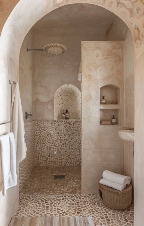 Salle de bain méditerranéenne : Un style naturel et authentique Mediterranean Style Bathrooms, Bathroom Mediterranean Style, Mediterranean Design Interior, Mediterranean Bathroom Design Ideas, Mediterranean Home Interior Design, Bathroom Mediterranean, Mediterranean Bathrooms, Mediterranean Style Bathroom, Nature Inspired Bathroom