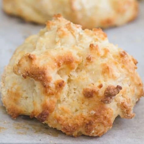 Simple Drop Biscuits - Breads and Sweets Quick Drop Biscuits Easy Recipes, Easy Drop Biscuit Recipe, Drop Biscuit Recipe, Homemade Drop Biscuits, Easy Drop Biscuits, Rock Cakes, Drop Biscuits Recipe, Easy Homemade Biscuits, Frozen Biscuits