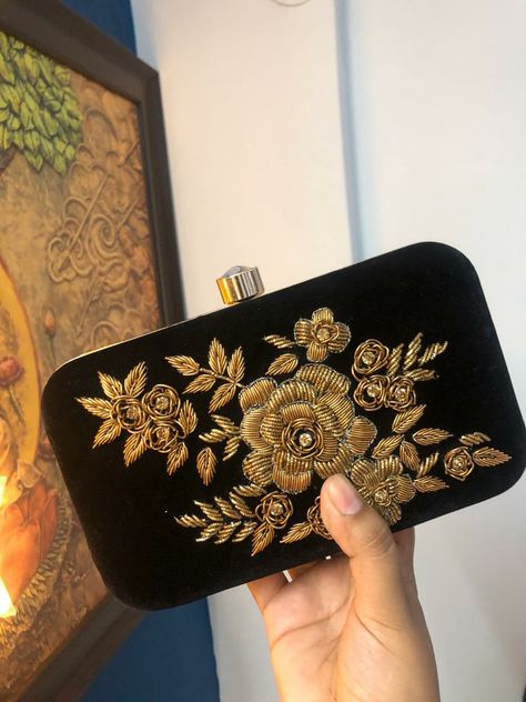 Zardosi work Embroidery Clutch for weddings.. Zardozi Embroidery Motif, Zardosi Embroidery Motif Simple, Zardosi Motif, Zardosi Embroidery Motif, Zardosi Work Design, Fancy Clutch Purse, Embroidery Clutch, Fancy Clutch, Fancy Purses