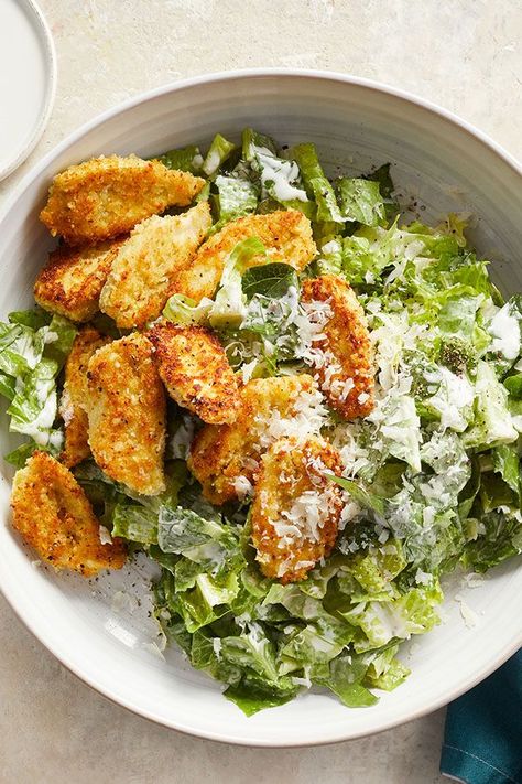 This quick and easy 20-minute Caesar salad recipe incorporates crispy artichokes to create the ultimate healthy salad recipe meets weeknight dinner recipe.#weeknightdinners #weeknightdinnerrecipes #weeknightdinnerideas #saladrecipes #healthysalads #healthysaladrecipes #caesarsaladrecipes Dinner Light, Healthy Ceaser Salad, Crispy Artichokes, Crispy Artichoke Salad, Arugula Ceaser Salad, Chicken For Ceasar Salad, Easy Ceasar Salad Recipe, Ceasar Salad Veggie, Artichoke Salad Recipes