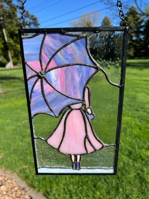 Alice In Wonderland Top Hat, Lady With Umbrella, Stained Glass Patterns Free, Glass Diy, Stained Glass Diy, Stained Glass Crafts, Glass Pattern, Glass Fusing, Glass Projects