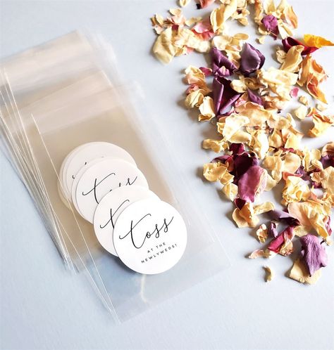 50PCS His and Her Favorite Circle Stickers Personalized, Wedding Labels, Stickers for Favor Bags for Toss At The Newlyweds, Wedding Petal Toss Ideas, Petal Toss Bags, Confetti Bags Wedding, Confetti Packets, Petal Toss Wedding, Flower Petal Confetti, Outdoor Country Wedding, Petal Toss