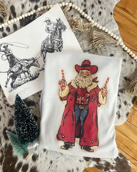 Rowdy Howdy Christmas 2.0 – theFRINGEDpineapple Wild West Christmas, Western Christmas Decor, Outlaw Cowboy, Cowboy Santa, Cowboy Christmas, Christmas Inspo, Western Christmas, Christmas Coloring, Art Things