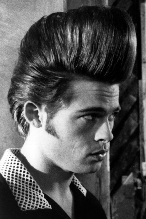 Brad Pitt in Johnny Suede (1991) 80s Men Hairstyles, 80s Haircuts, Mullet Men, Barbershop Poster, Brad Pitt Style, Greaser Hair, Jheri Curl, Extreme Hairstyles, Slick Hair