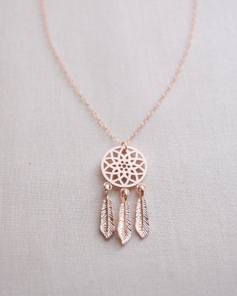 Dreamcatcher Necklace by Olive Yew. Let this small rose gold dreamcatcher charm keep all the bad dreams away. Also available in silver and gold. Jewellery Necklace Design, Necklace Feather, Dreamcatcher Necklace, قلادات متدلية, Dream Catcher Necklace, Jewellery Necklace, Necklace Design, Feather Necklaces, Dreamcatchers