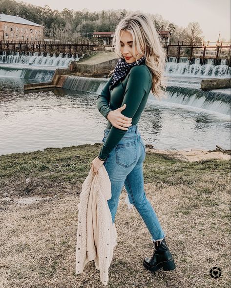 Green Bodysuit Outfit Winter, Emerald Green Bodysuit Outfit, Dark Green Bodysuit Outfit, Block Heel Boots Outfit, Mom Jeans And Combat Boots, Green Bodysuit Outfit, Bodysuit Outfit Winter, Heels Boots Outfit, Jeans And Combat Boots